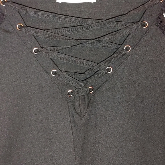 Rosegal black T with lace arms - Picture 2 of 5